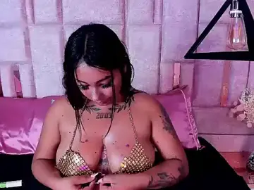 Stripchat Live Porn of tinna_noa