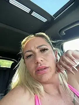 Stripchat Free Live Porn of IsabellaNoirr