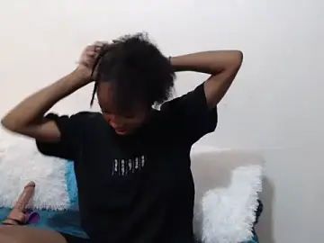 Stripchat Sex Cam of SexyPetite_22