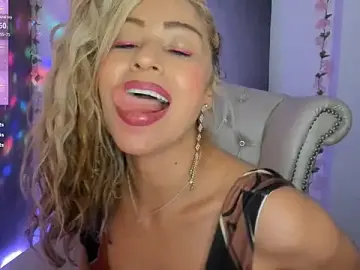 Stripchat Live Sex Cam of Isabelhot1