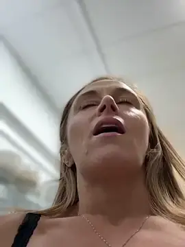 Stripchat Live Sex of lunagirl13