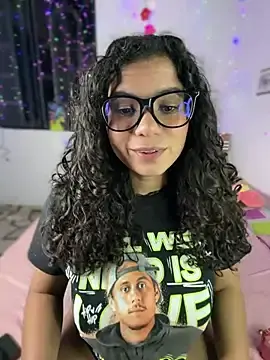 Stripchat Watch Live Sex Cams of Simone_Miller