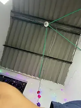 Stripchat Sex Cam of Simone_Miller