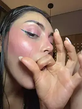 Stripchat Live Sex Cam of zui_lu