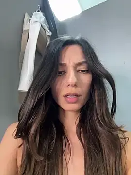 Stripchat Live Porn of -_MiaQueen_-
