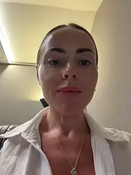 Stripchat Free Porn Cam of EmaSalis