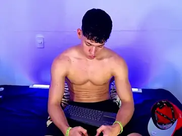 Stripchat Live Sex Cam of Luke_Muscle