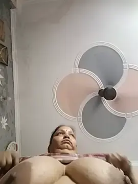 Stripchat Free Porn Cam of Kavya_kapoor