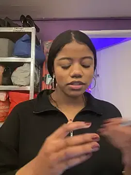 Stripchat Free Porn Cam of Ariana_roxe_
