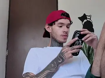 Stripchat Live Sex Cam of Arteemiiis