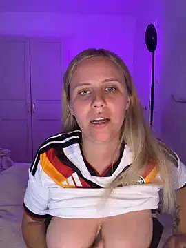 Stripchat Nude Webcam of lunawolf21