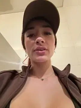 Stripchat Watch Live Sex Cams of ariiel_
