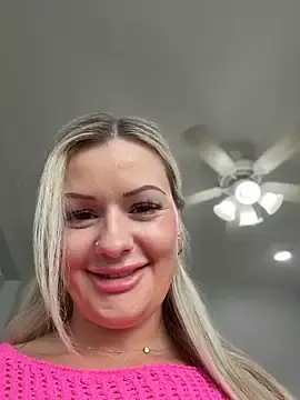 Stripchat Free Porn Cam of LoveShae_