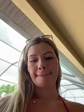 Stripchat Sex Cam of LoveShae_