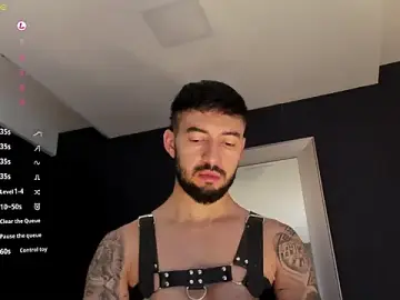 Stripchat Live Sex Cam of MarkWalker__
