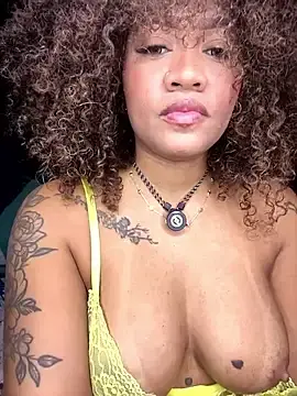 Stripchat Adult Webcam of riri_brunnete