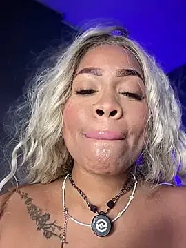 Stripchat Live Sex of riri_brunnete