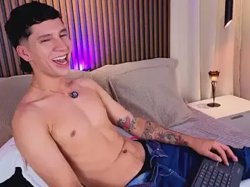 Stripchat Watch Live Sex Cams of JacoboSwam