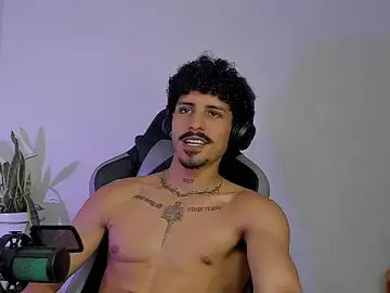 Stripchat Free Live Porn of Lukeetaylor