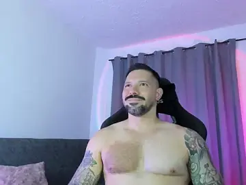 Stripchat Sex Cam of Pierre_Vidal