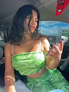 Stripchat Live Sex Cam of sexi_noemi
