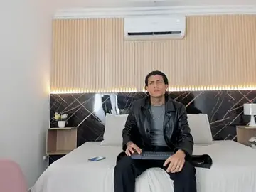 Stripchat Adult Webcam of Damian_romanoff_