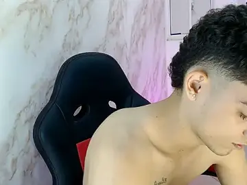 Stripchat Nude Webcam of nathan_shimmer