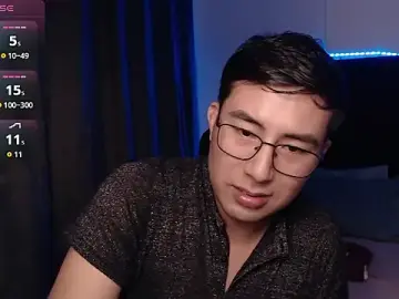 Stripchat Live Sex of andrewmhilton_