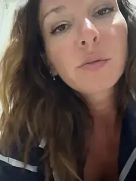 Stripchat Live Sex Cam of chiara-loveandlife