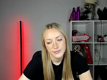 Stripchat Adult Webcam of EvelynBlond