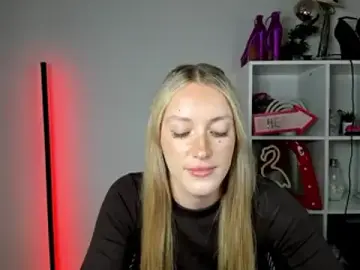 Stripchat Live Sex Cam of EvelynBlond
