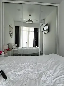 Stripchat Free Porn Cam of LuisaBecker