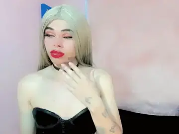 Stripchat Free Live Porn of raven_estrada_
