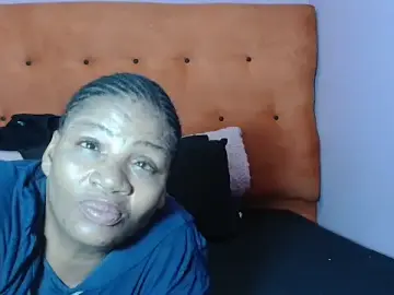 Stripchat Live Sex Cam of tinagiant