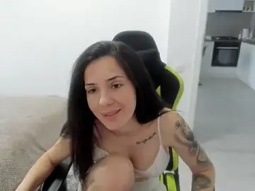Stripchat Sex Cam of Emmapmg