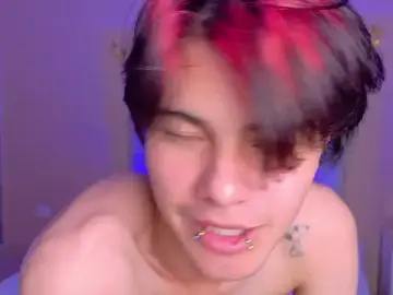 Stripchat Live Sex Cam of Derek_Sinn