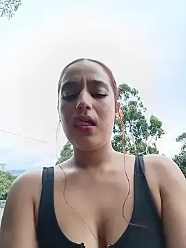 Stripchat Free Live Porn of isabella_ferrer99