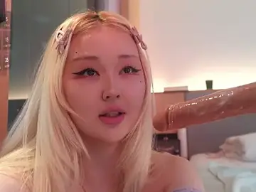 Stripchat Free Porn Cam of hyun_chia