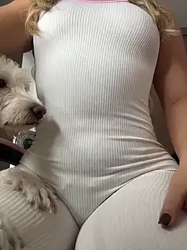 Stripchat Free Porn Cam of lunablossom_