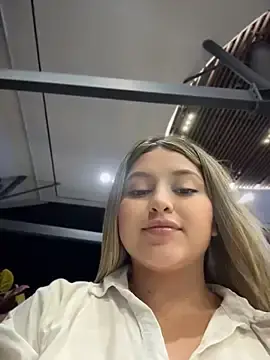Stripchat Live Sex of lunablossom_