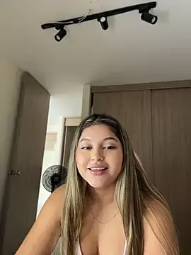 Stripchat Adult Webcam of lunablossom_