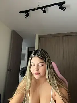 Stripchat Adult Webcam of lunablossom_