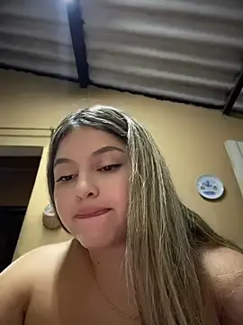 Stripchat Free Live Porn of lunablossom_