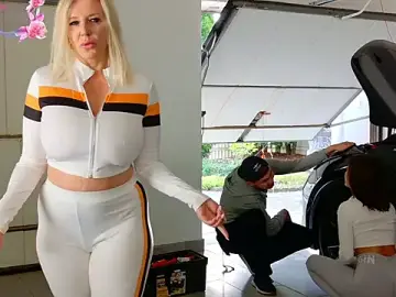 Stripchat Sex Cam of TUNDEROSE1