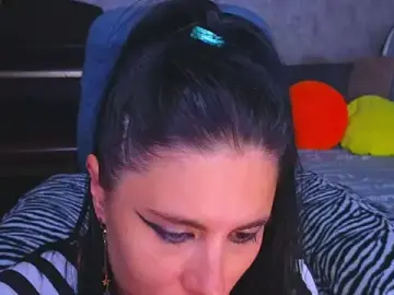 Stripchat Live Sex Cam of Kitty4_Reed