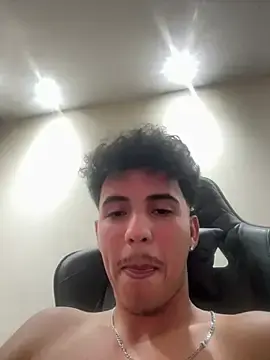 Stripchat Free Porn Cam of henrids