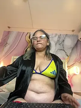 Stripchat Free Porn Cam of Lucy_Milf_474