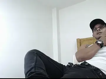 Stripchat Sex Cam of Chris_Dick23
