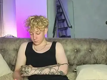 Stripchat Nude Webcam of skydian