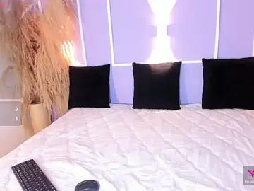 Stripchat Free Porn Cam of Haileyconnors_